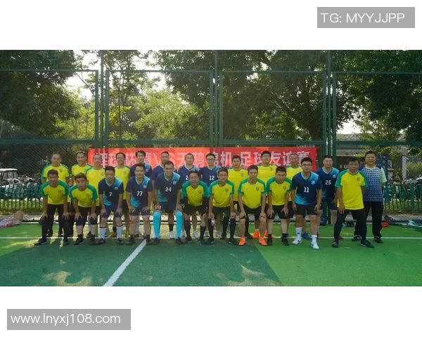 力哥与足球明星们的精彩合影瞬间展现了友谊与激情的完美结合